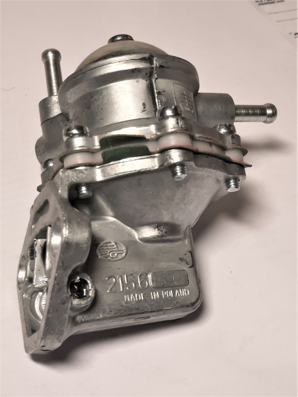 Bensapumppu_viisto:jalka --4392833-4434829-7547642