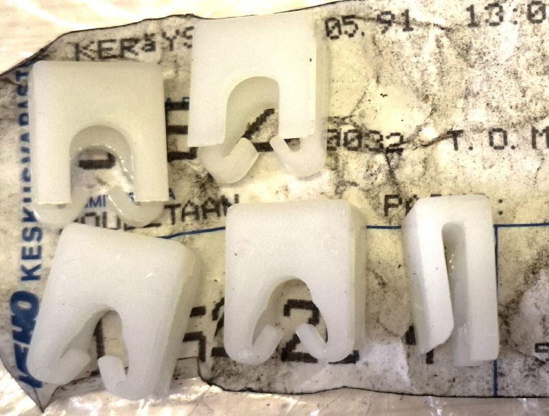 Ryyppu-Starttivuvun_vaijerin_kiinnike -- 4277955