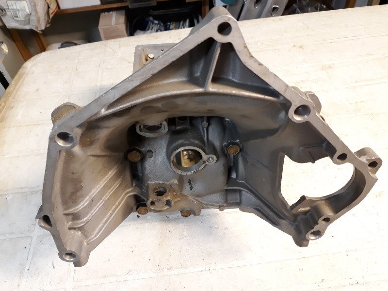 B201-17-488-Vaihteiston_ja_kytkimen_kuori-500G