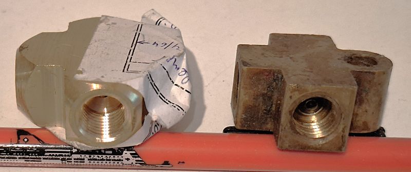 Jarruputken_jakokappale_vasen_uusi-oikea_vanha