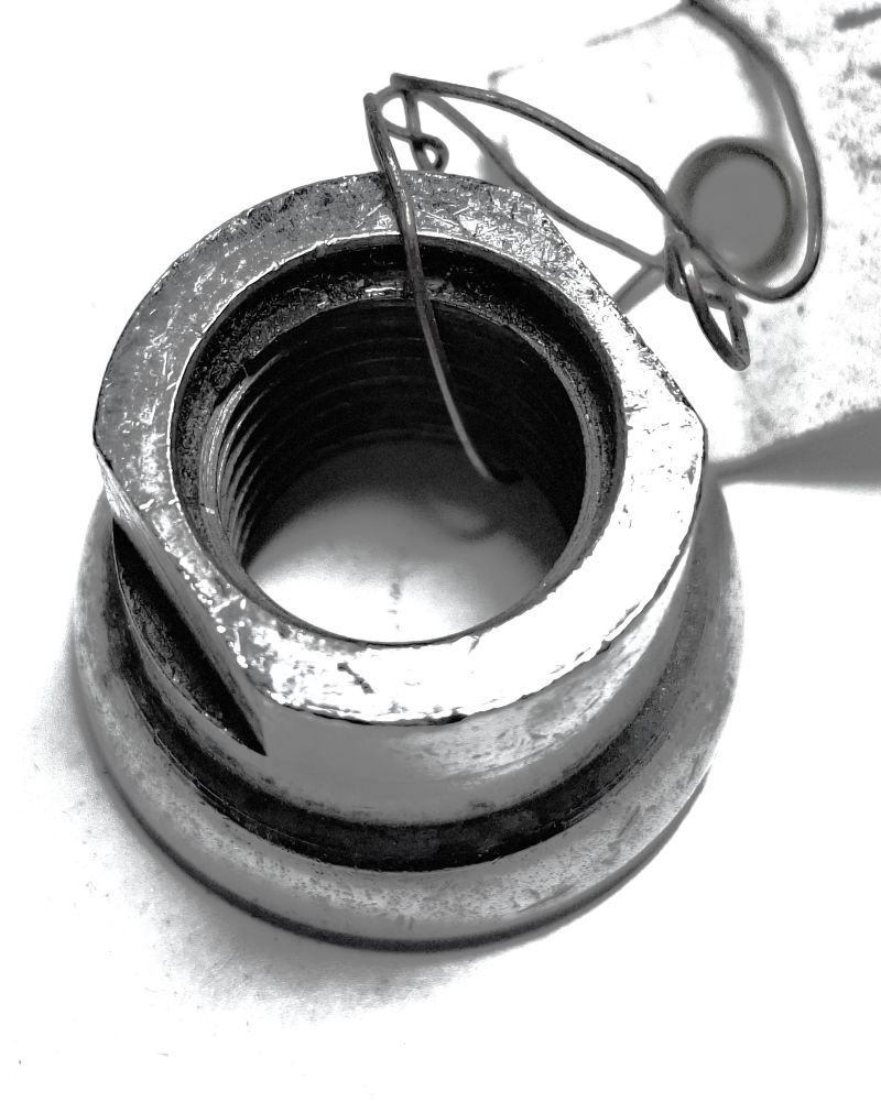 Lasinpyyhkimen_akselin_mutteri-kromi-9910382