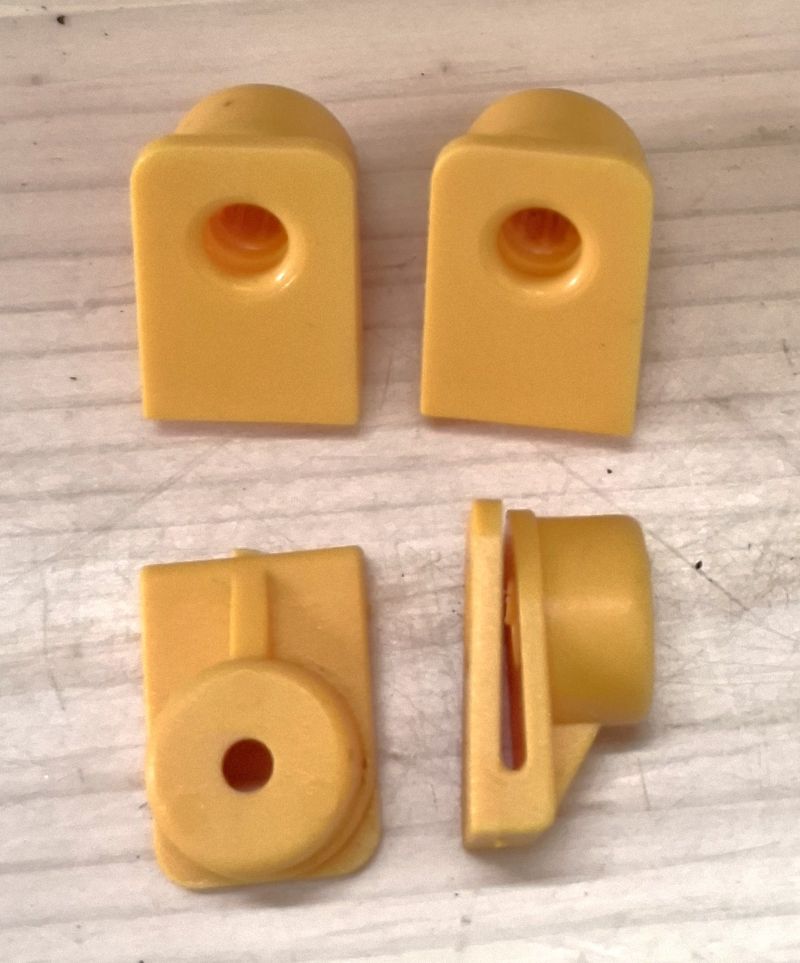 Ohjauspylvaan_muovisuojan_ruuvin_kiinnike-14188680